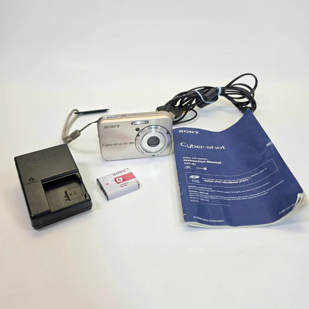Sony Cyber-Shot DSC-N2 Digital Camera 10.1MP Gold Vario-Tessar Tested Bundle